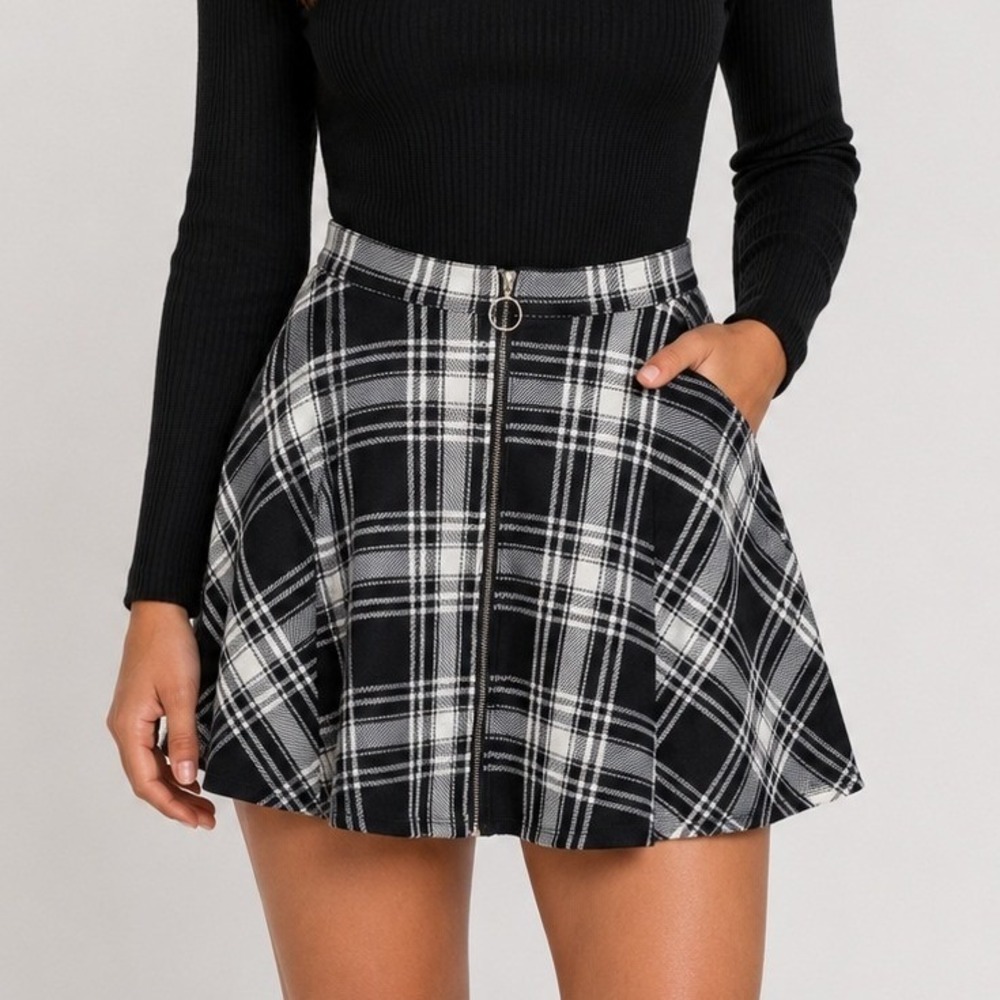 HOT TOPIC Black‎ White Plaid Skater Skirt Zipper Flare Mini Pockets Women's XL